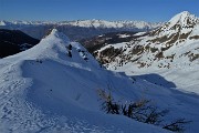 70 Dalla prima cimetta vista verso le Alpi con, a dx, il Pizzo d'Orta (2184 m)